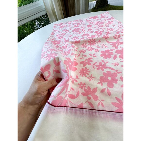 Vintage 70s pillowcase, white pink daisy floral, single pillow sham - Picture 5 of 8